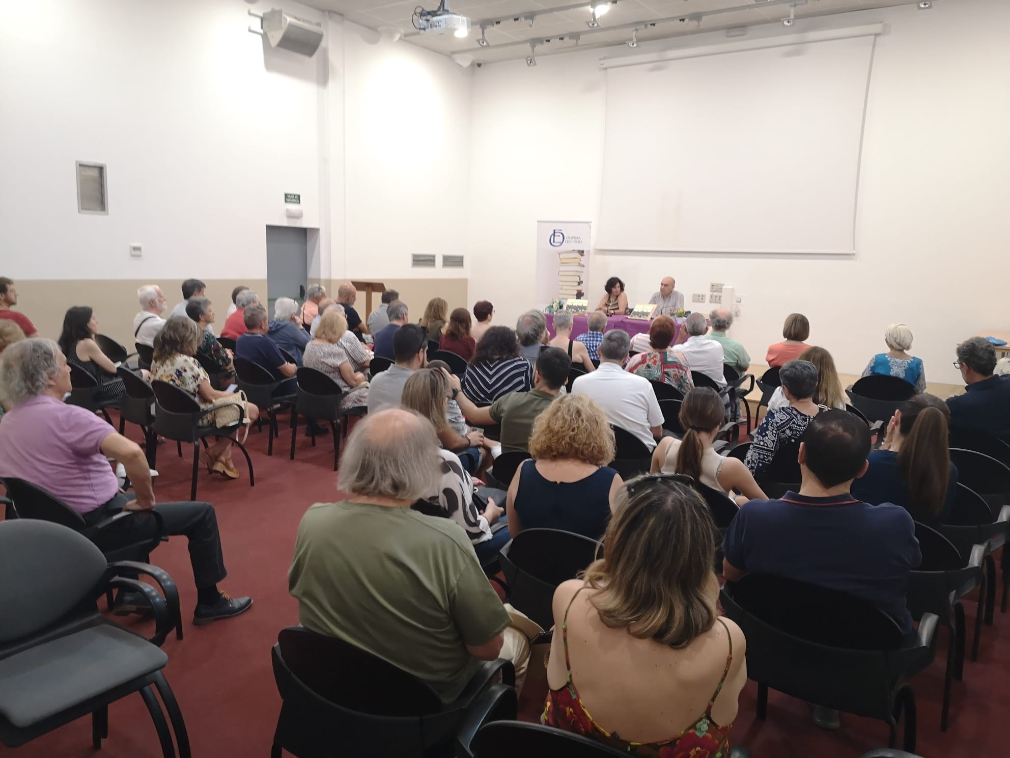 Presentación de CENIZAS EN EL AGUA , de Elena Muñoz